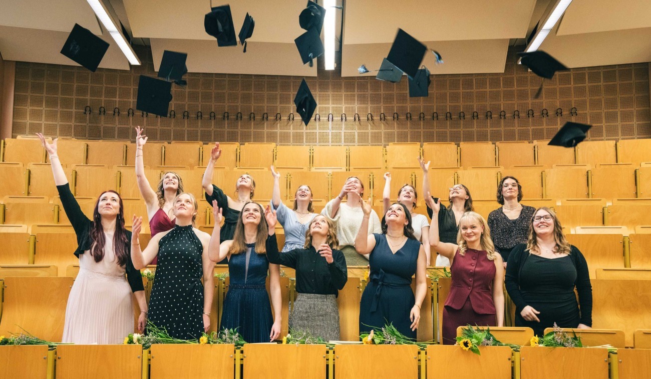 Hebammenwissenschaften Abschluss Gruppenfoto 51 ST s