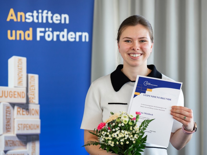 Nina Micklisch erh&auml;lt Medizinstipendium