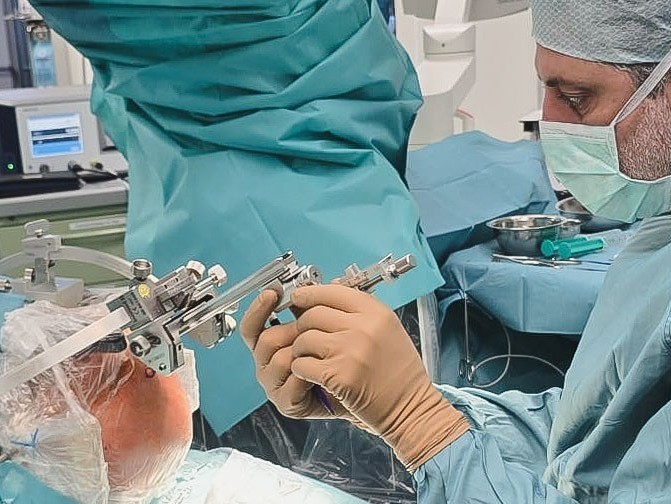 Tiefenhirnstimulation Prof Shiban quer