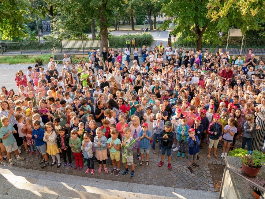 Erich-Kästner-Grundschule Cottbus spendet 3000 Euro an das SPZ