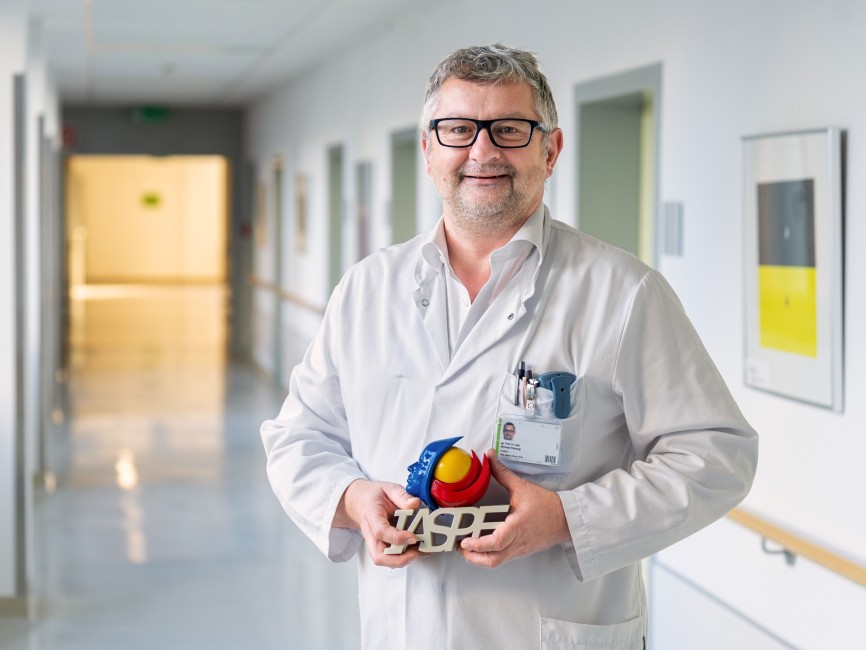 Prof. Dr. Michael Herzog erh&auml;lt Innovationspreis