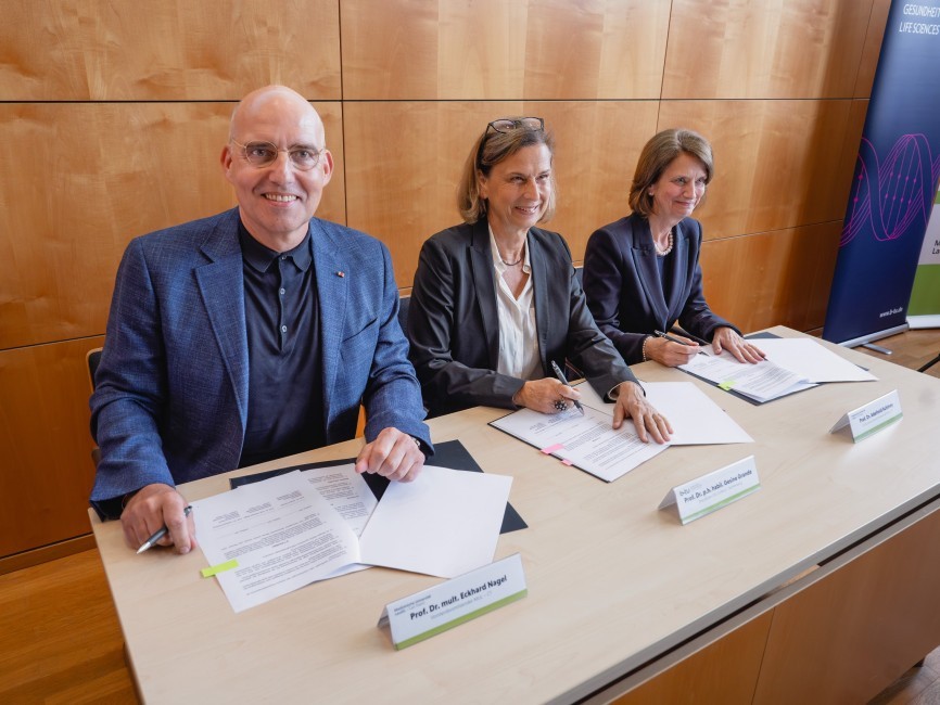 Unterzeichnung Kooperation Foto 1