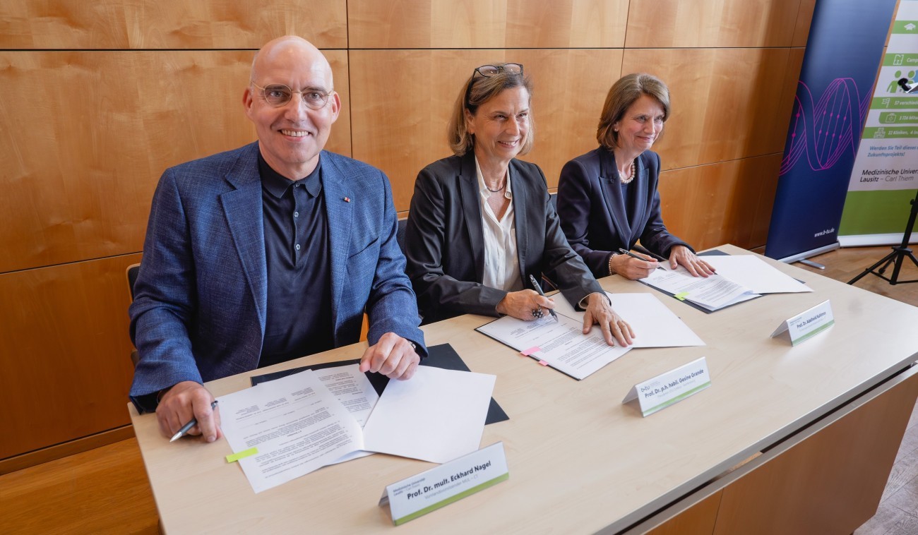 Unterzeichnung Kooperation Foto 1